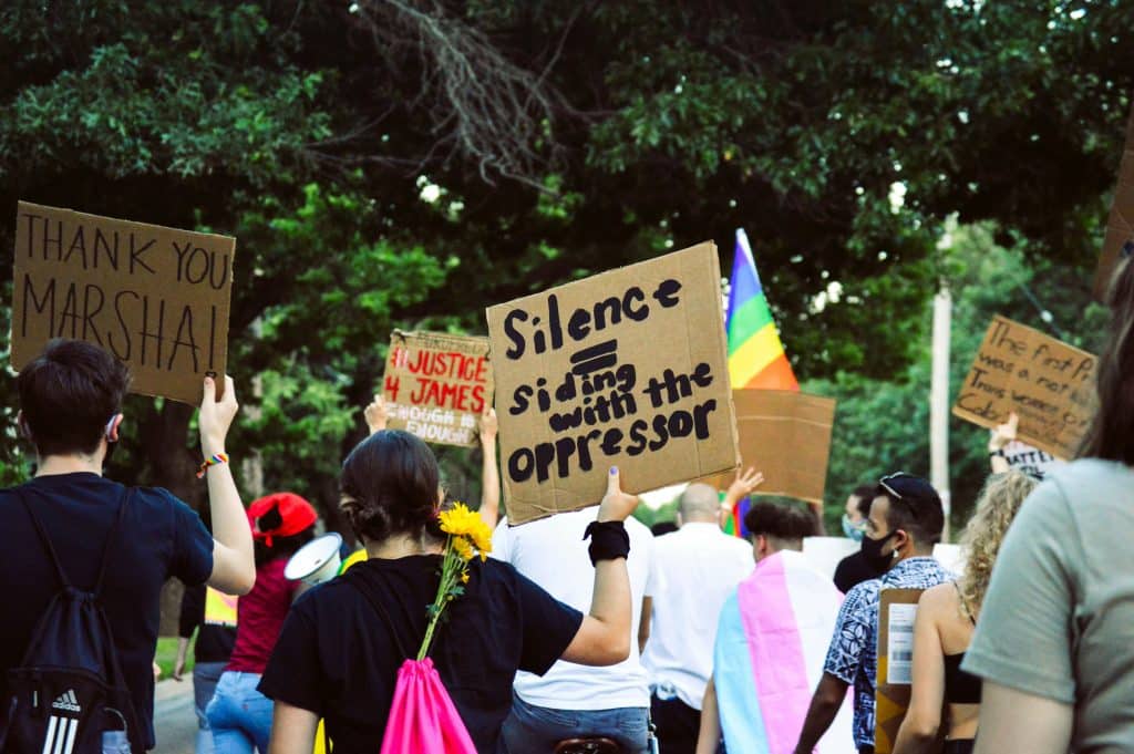 6 Powerful Ways to Show Up as an Ally for the LGBTQ+ Community – Luz Media