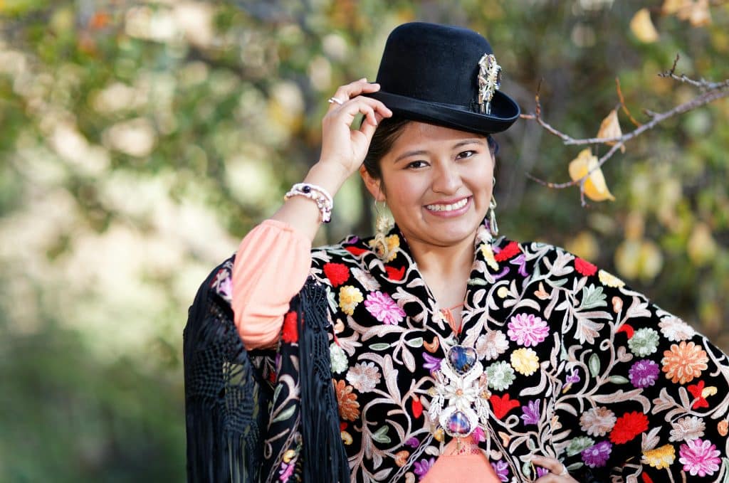 cholita smiling at the camera