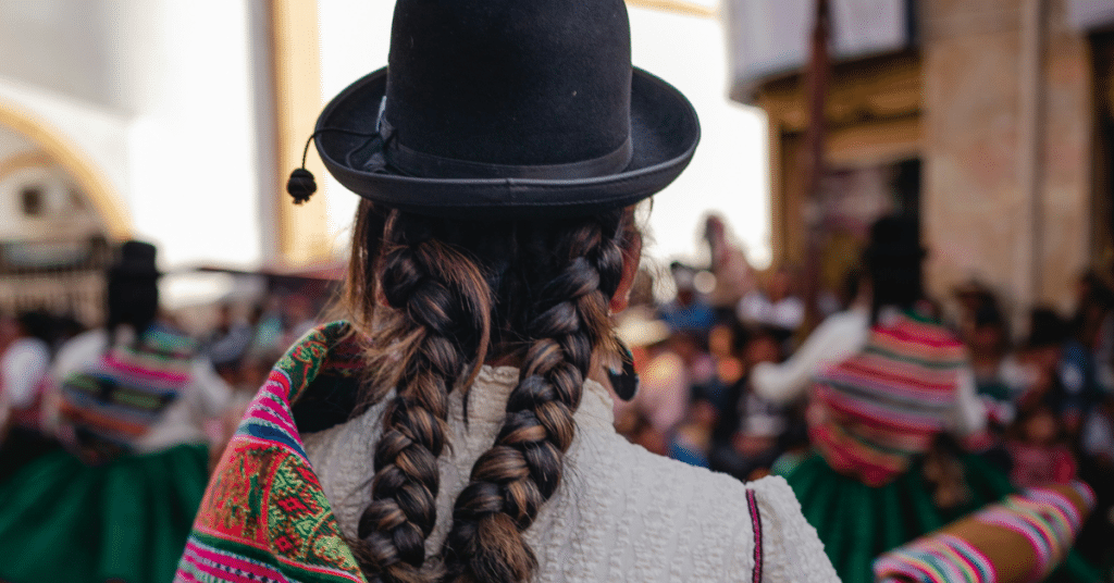 back view of cholita