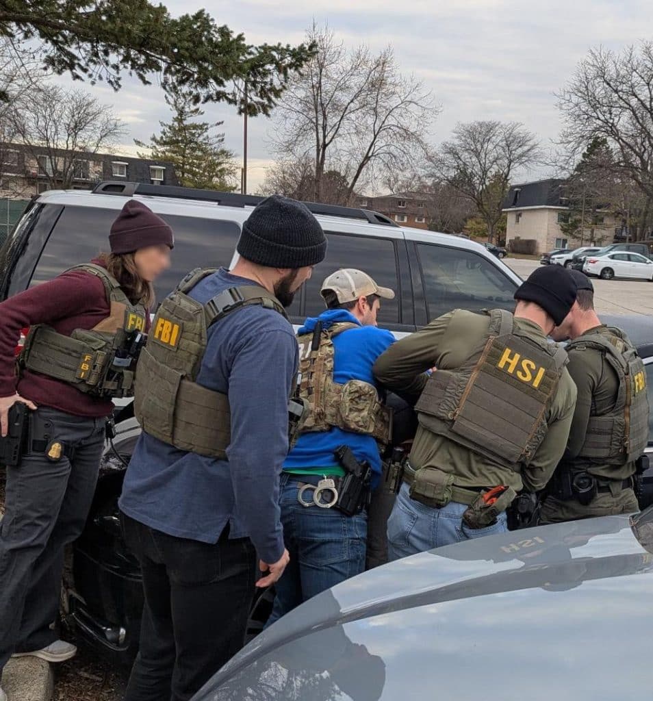 HSI officers making arrest